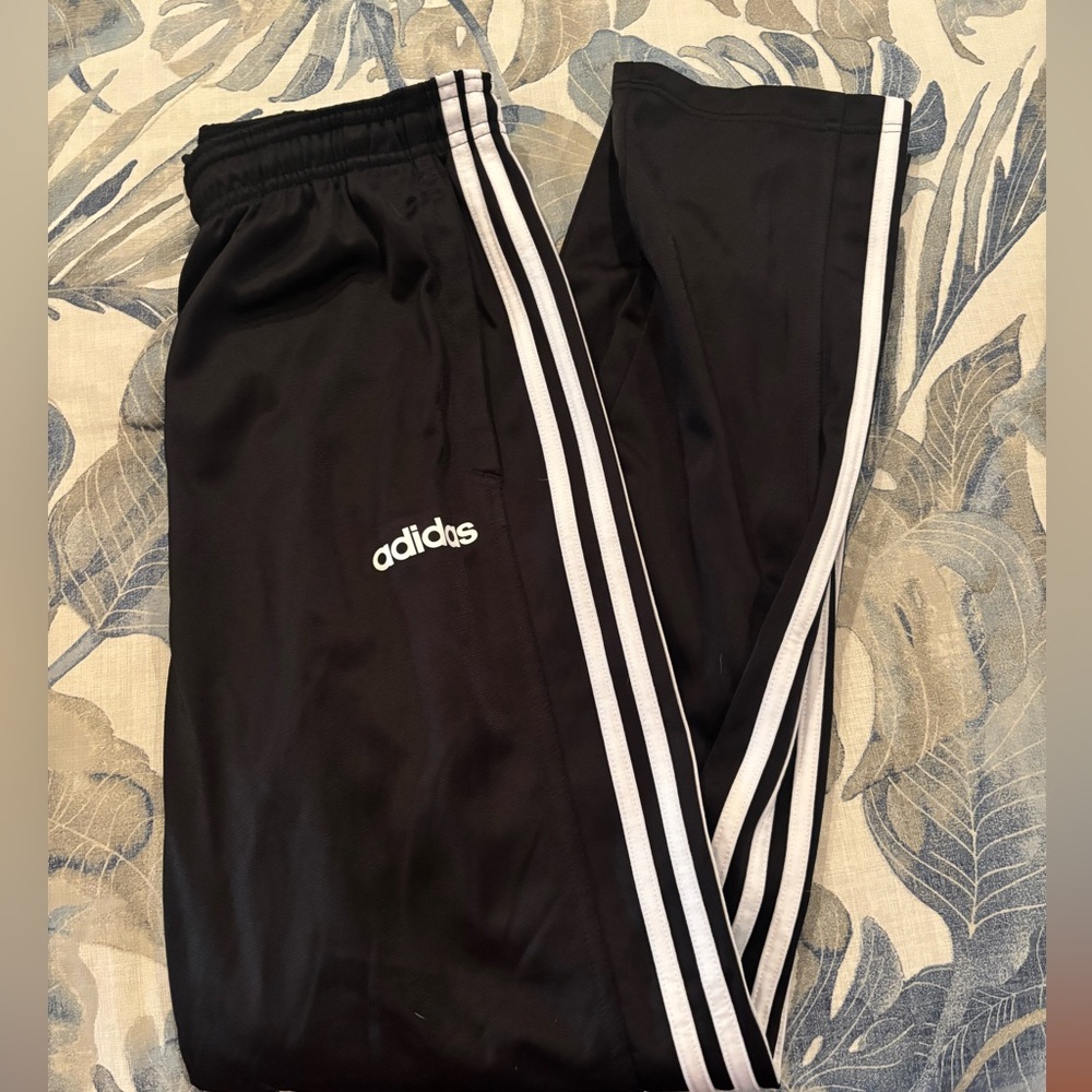Men’s Adidas pants, size M